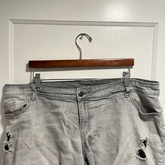 Old Navy Boyfriend Shorts - Picture 2 of 12